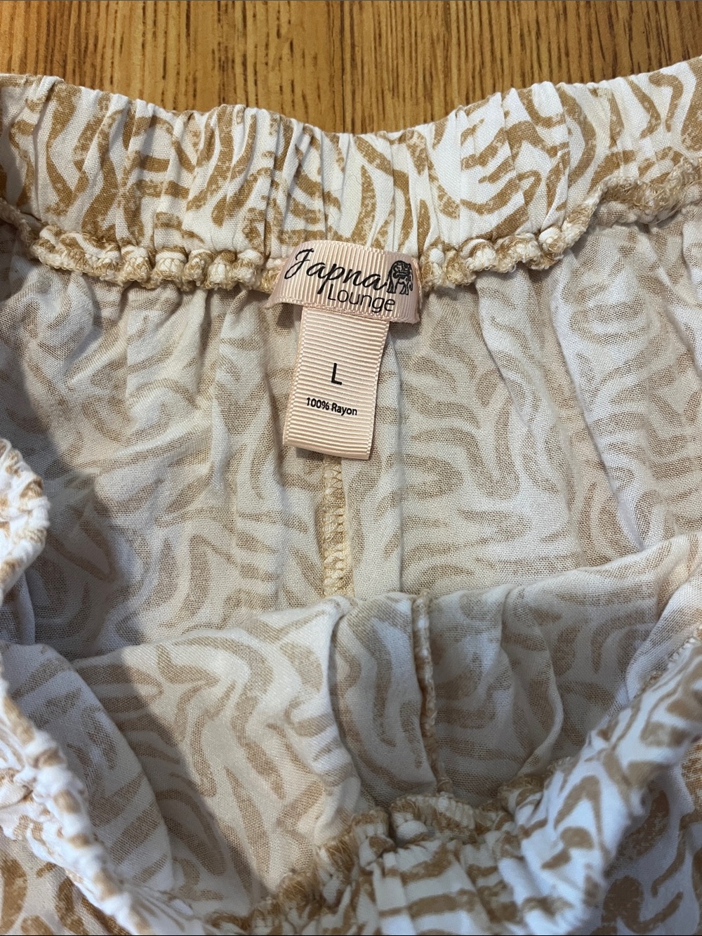 Japna 100% Rayon Lounge Set White & Tan V-Neck Printed Size L - Picture 6 of 7